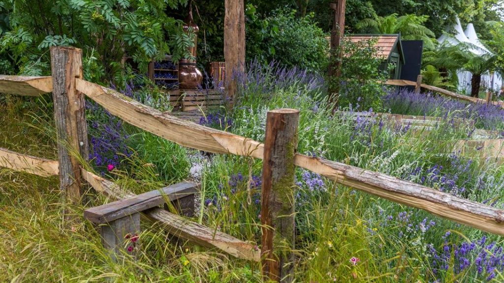 Oak board fences with flowers
