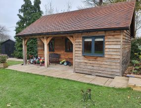 Garden office made of oak beams